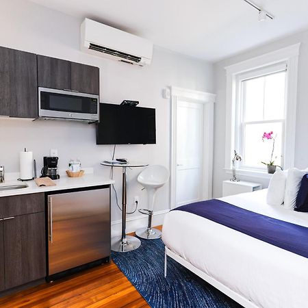 A Stylish Stay W/ A Queen Bed, Heated Floors.. #26 Brookline Exteriér fotografie
