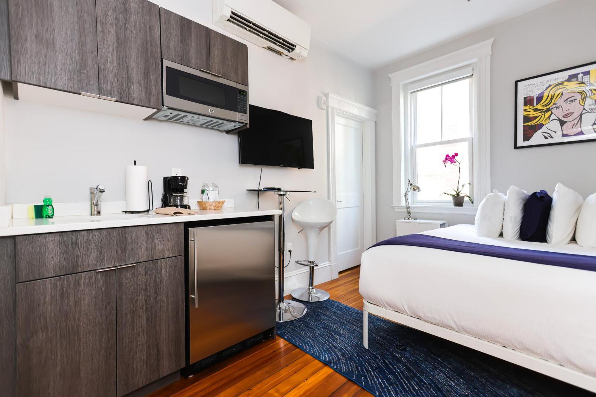 A Stylish Stay W/ A Queen Bed, Heated Floors.. #26 Brookline Exteriér fotografie